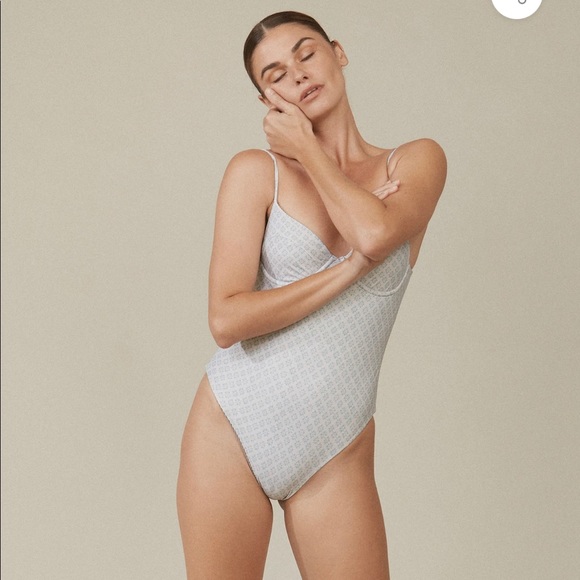 Acacia One-piece Swimsuit M - Picture 2 of 2